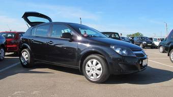 2010 Opel Astra Photos