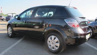 2010 Opel Astra Photos