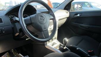 2010 Opel Astra Images