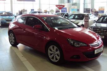 2011 Opel Astra Photos