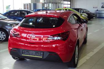 2011 Opel Astra Pictures