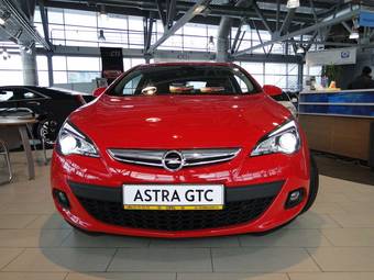 2011 Opel Astra Pictures