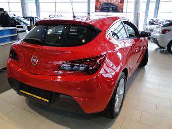 2011 Opel Astra Pics