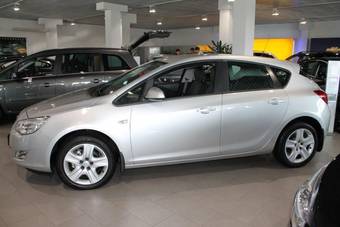 2011 Opel Astra Pictures