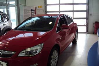 2011 Opel Astra Pictures