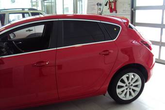 2011 Opel Astra Photos