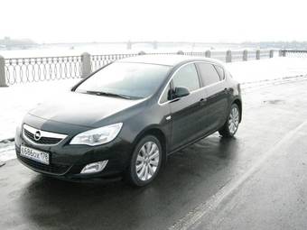 2011 Opel Astra Pictures