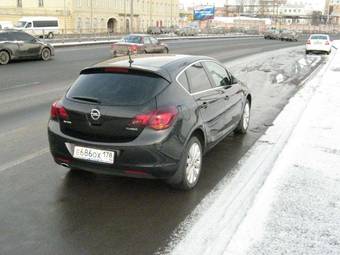 2011 Opel Astra Photos