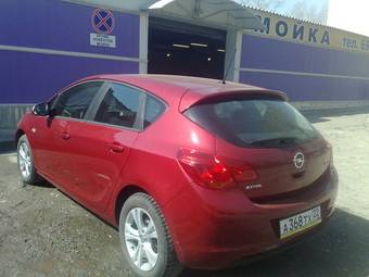 2011 Opel Astra Pictures