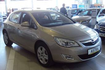 2011 Opel Astra Photos