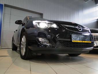 2011 Opel Astra Photos