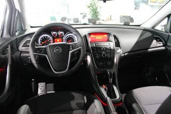2012 Opel Astra Pics