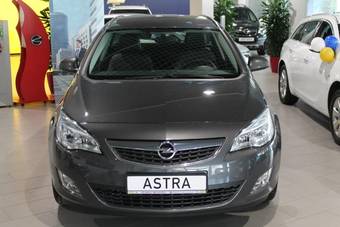 2012 Opel Astra Photos