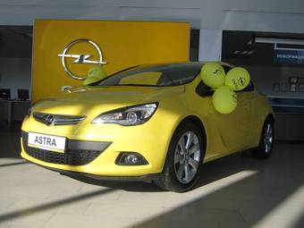 2012 Opel Astra Pictures