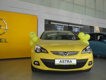 2012 Opel Astra Photos