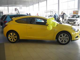 2012 Opel Astra Photos