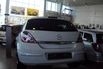 2012 Opel Astra Photos