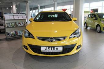 2012 Opel Astra Photos