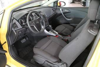 2012 Opel Astra Pictures