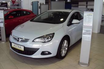 2012 Opel Astra Photos