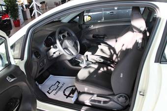 2011 Opel Corsa Pictures