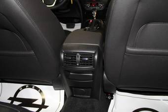 2011 Opel Insignia Pictures