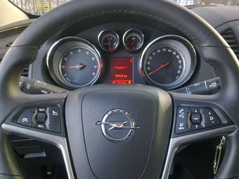 2011 Opel Insignia Wallpapers