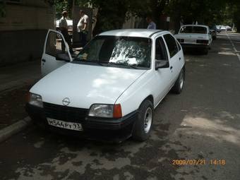 1987 Opel Kadett Photos