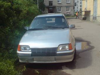 1988 Opel Kadett Pictures