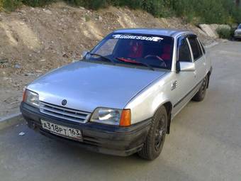 1990 Opel Kadett Photos