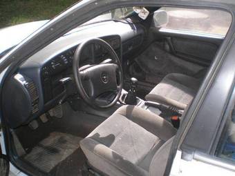 1988 Opel Omega Pictures