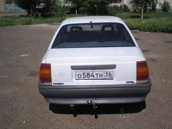 1988 Opel Omega Pictures
