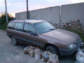 1988 Opel Omega Photos