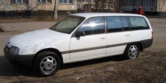 1990 Opel Omega Photos