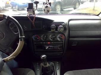 1994 Opel Omega Photos