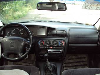 1994 Opel Omega Photos