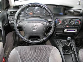 1994 Opel Omega Pictures