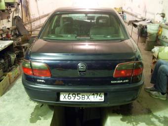 1995 Opel Omega Pictures