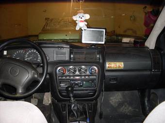 1995 Opel Omega Pics