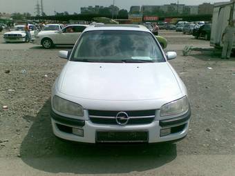 1995 Opel Omega Photos