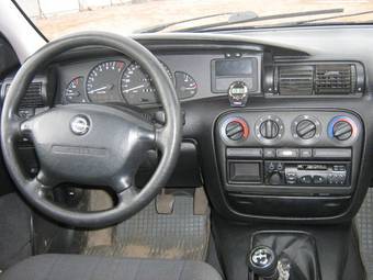 1997 Opel Omega Pictures