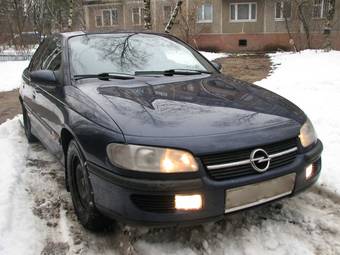 1999 Opel Omega Pictures