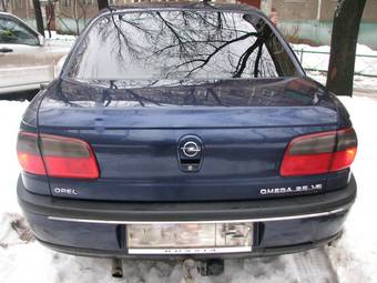 1999 Opel Omega Pictures