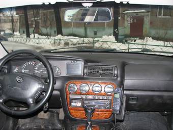 1999 Opel Omega Photos