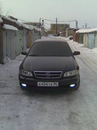 2000 Opel Omega Photos