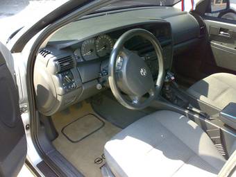 2000 Opel Omega Photos
