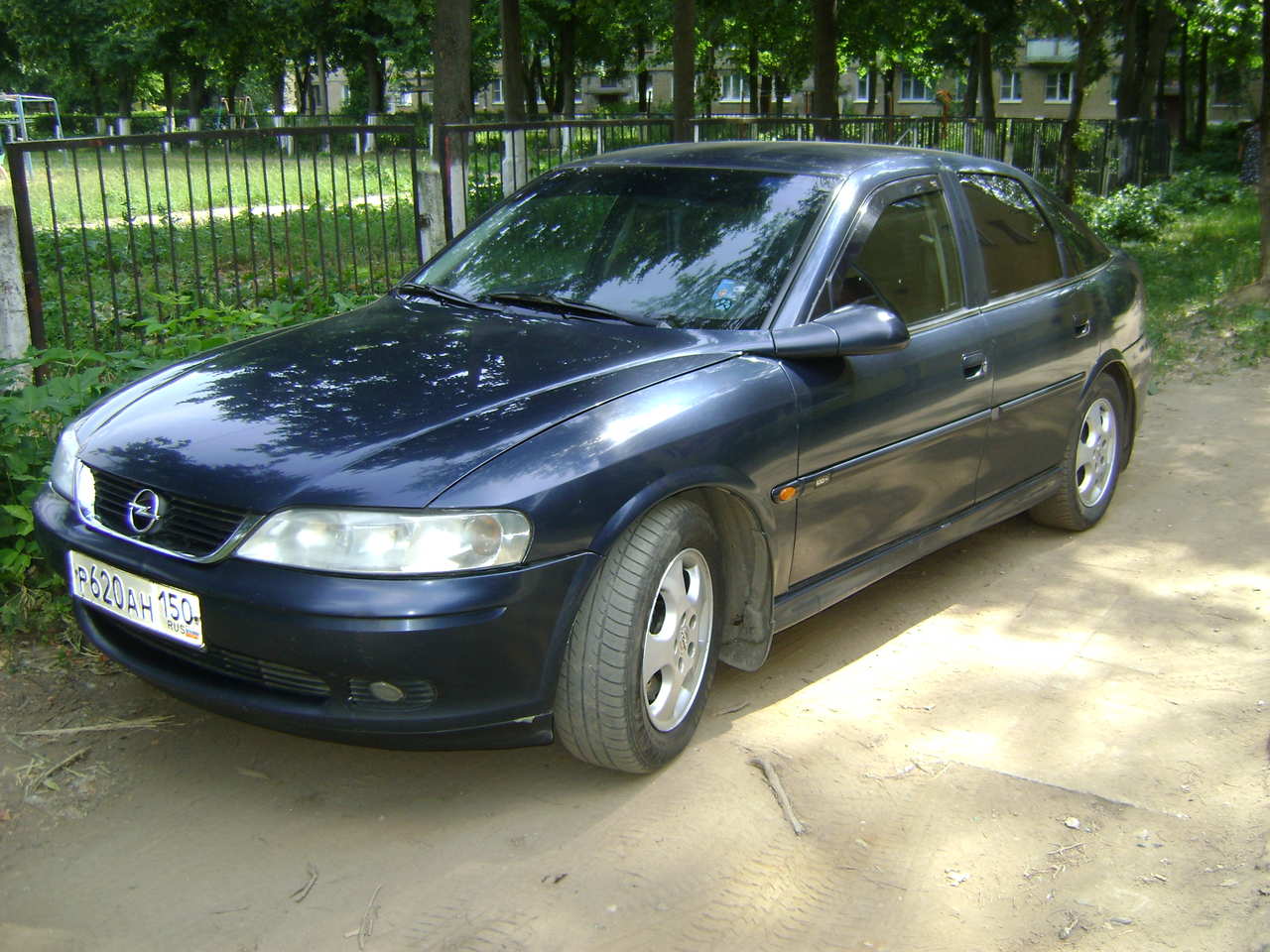 Опель мовано 1999