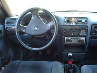 1989 Opel Vectra Photos