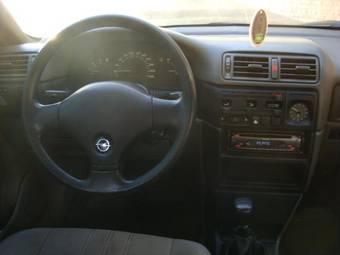 1990 Opel Vectra Photos