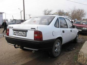1990 Opel Vectra Images